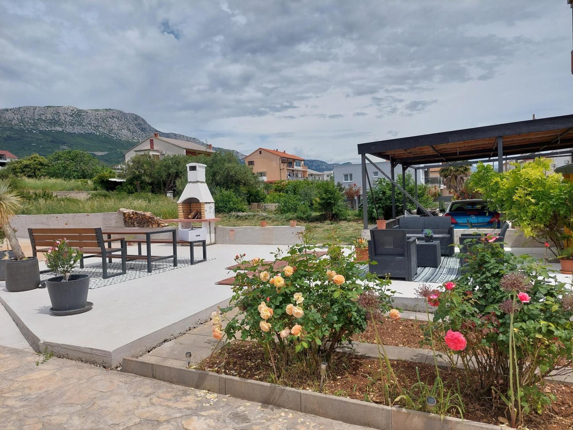Spacious Apartment Close To The Sea In Kastel Luksic Kaštela Exterior foto
